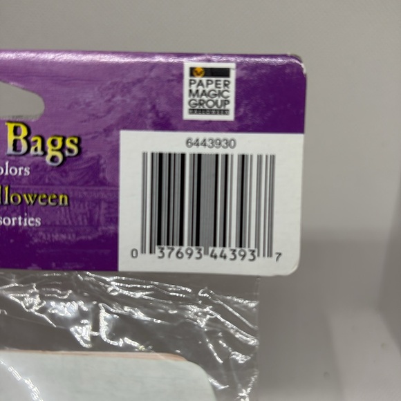 40 Halloween themed paper favor bags by the Paper Magic Group - Picture 9 of 10